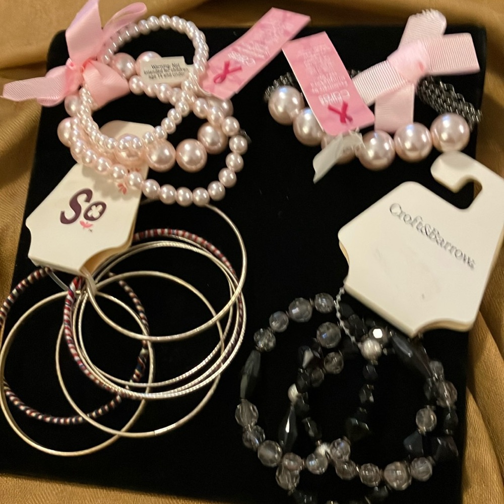 Ladies, 15 piece lot of assorted new beautiful bracelets